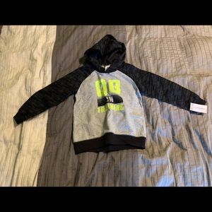 Carter’s Boys Sweatshirt Hoodie size 5T   NWT

Smoke/pet free home